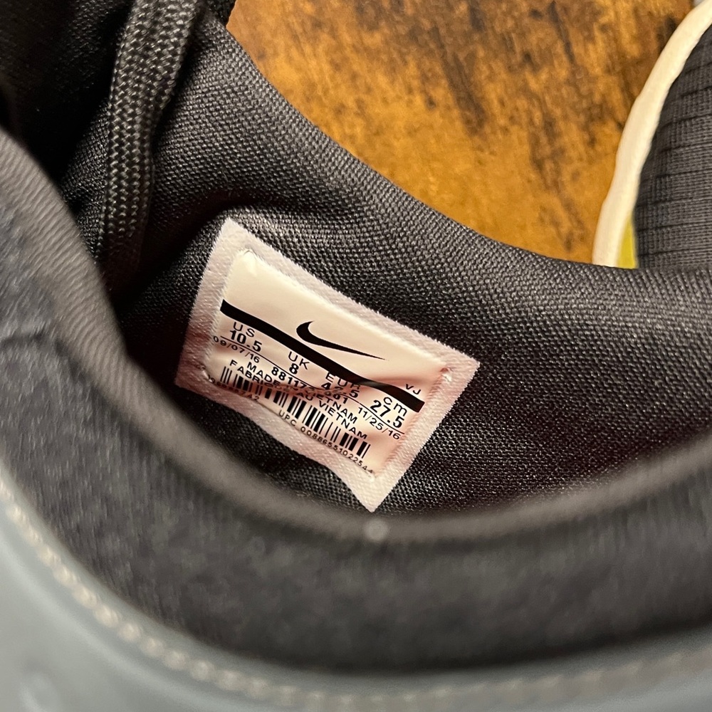 Nike Women’s Air Max Zero sz 10.5 - Picture 4 of 6